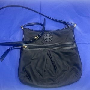 Tory Burch crossbody purse - black in great condition- no flaws